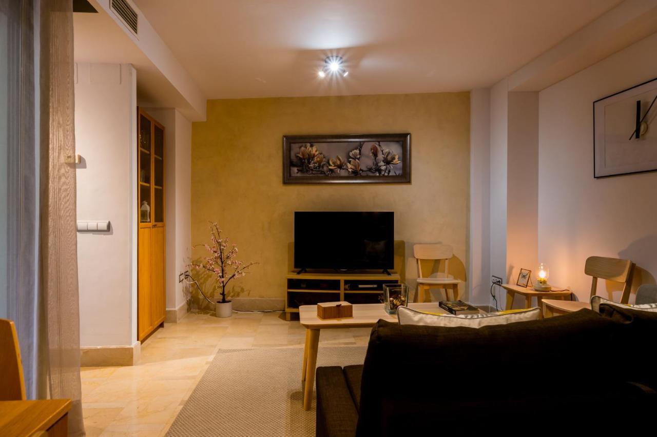Azofaifo Donkey Apartment Севиля Екстериор снимка